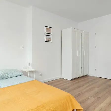 Spacious In For 6 People By Renters Apartment