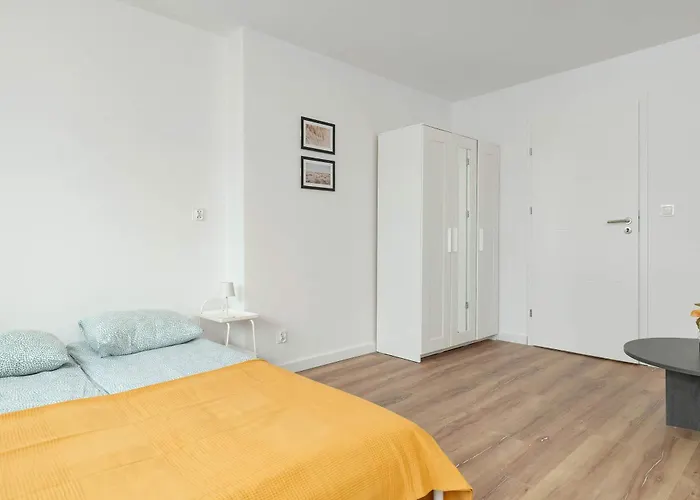 Spacious In For 6 People By Renters Apartment